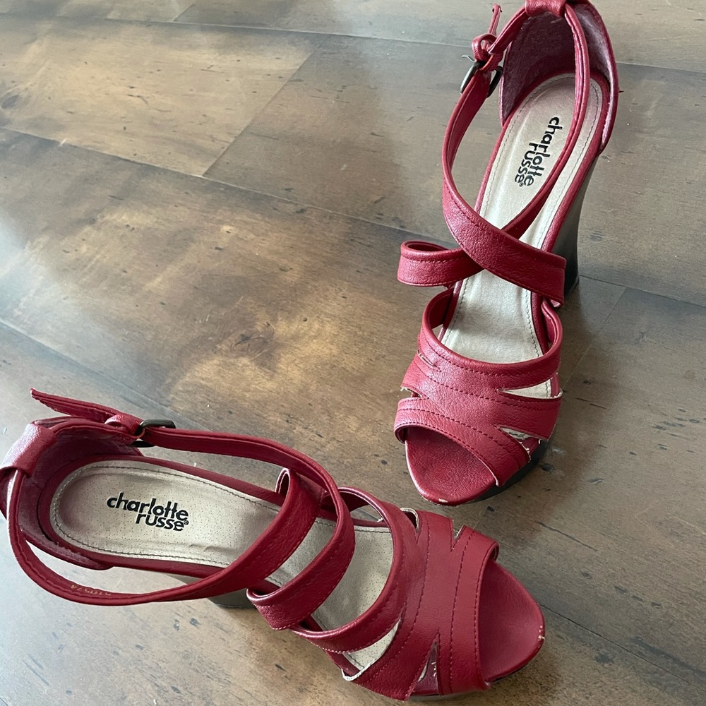 Red and Black Wedges size 8